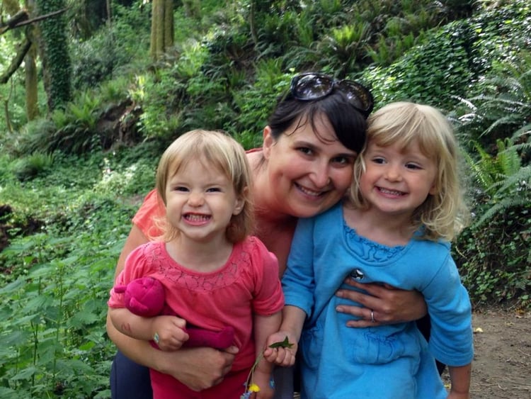 picture of Shawna and her two daughters