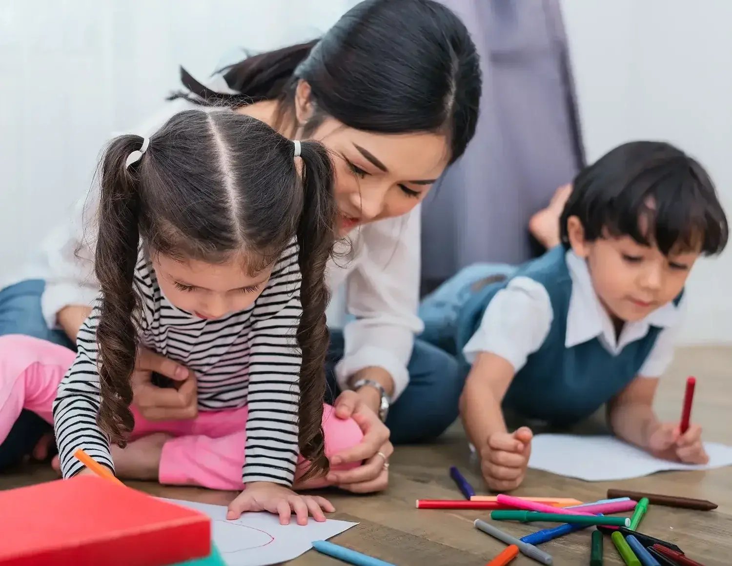 A PEPS parent coloring with her children.